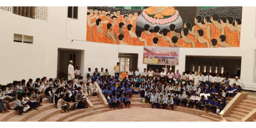 संग्रहालय भवन में आयोजित स्थल चित्रांकन प्रतियोगिता में बच्चों ने बढ़ चढ़ कर लिया हिस्सा